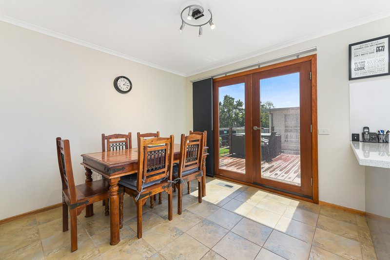 Photo - 33 Chirnside Road, Berwick VIC 3806 - Image 10