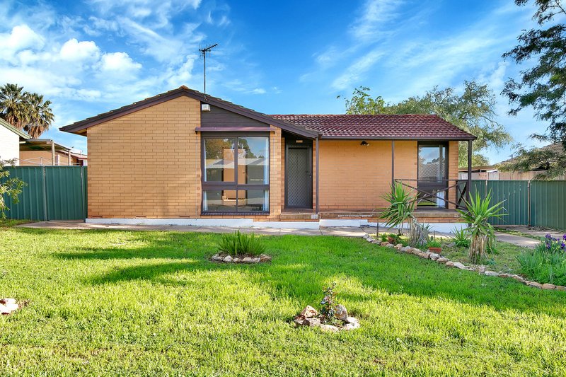 Photo - 33 Chowilla Court, Craigmore SA 5114 - Image 2