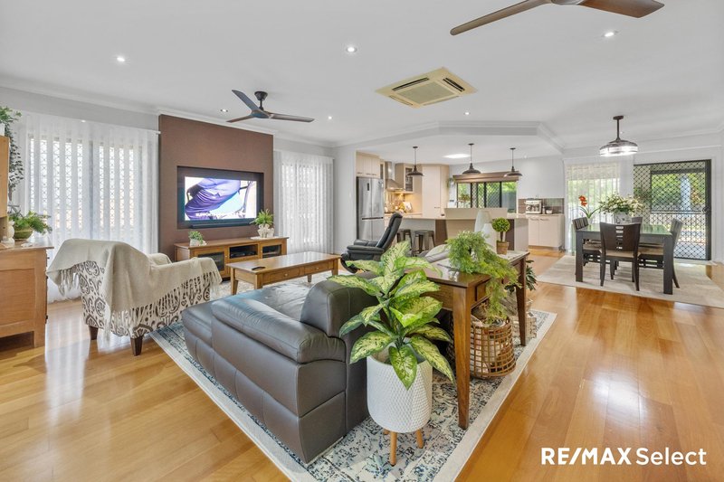 Photo - 33 Cinnamon Drive, Glenella QLD 4740 - Image 17