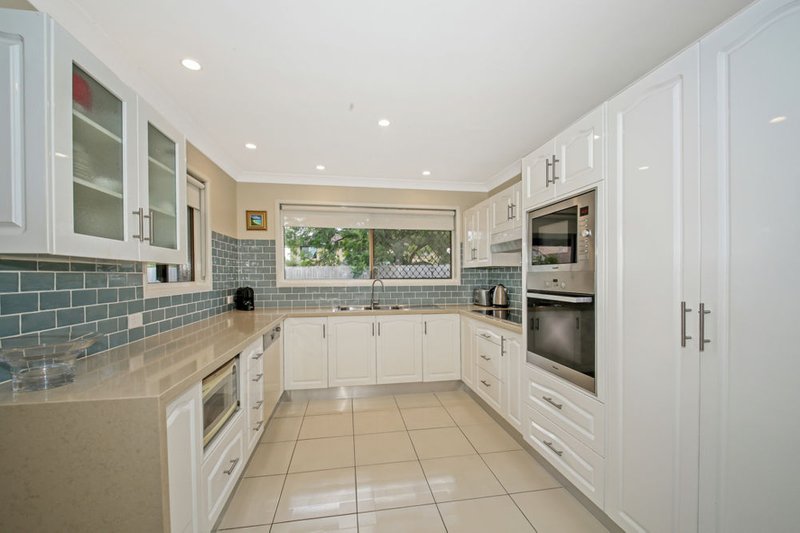 Photo - 33 Claret Street, Carseldine QLD 4034 - Image 2