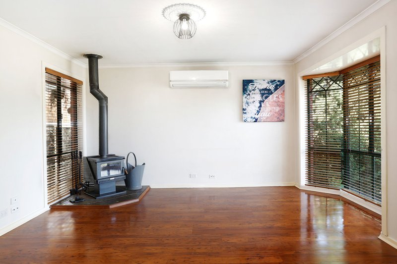 Photo - 33 Clematis Close, Meadow Heights VIC 3048 - Image 2