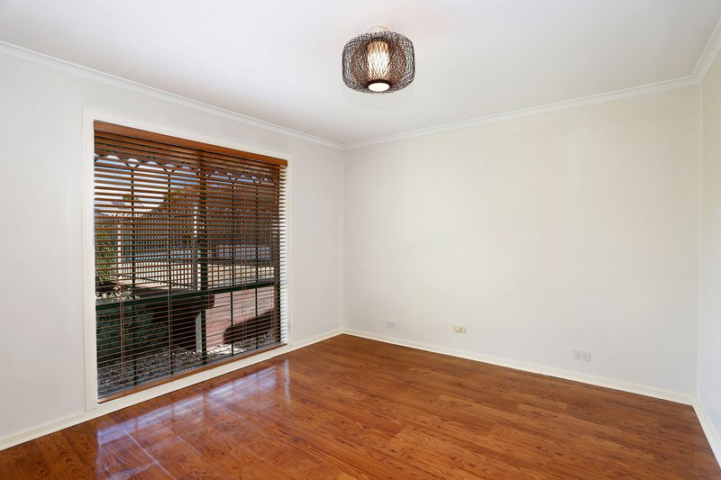 Photo - 33 Clematis Close, Meadow Heights VIC 3048 - Image 4