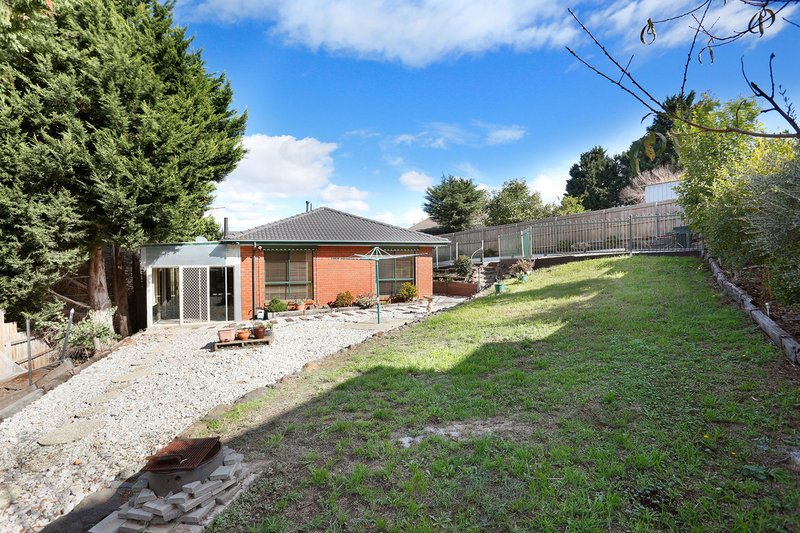 Photo - 33 Clematis Close, Meadow Heights VIC 3048 - Image 10