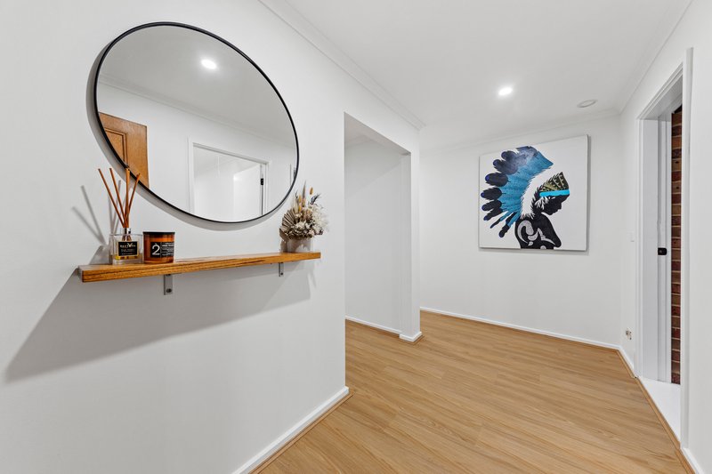 Photo - 33 Collins Crescent, Berwick VIC 3806 - Image 2