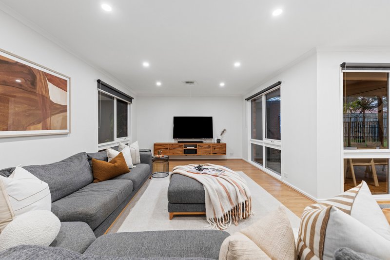 Photo - 33 Collins Crescent, Berwick VIC 3806 - Image 5