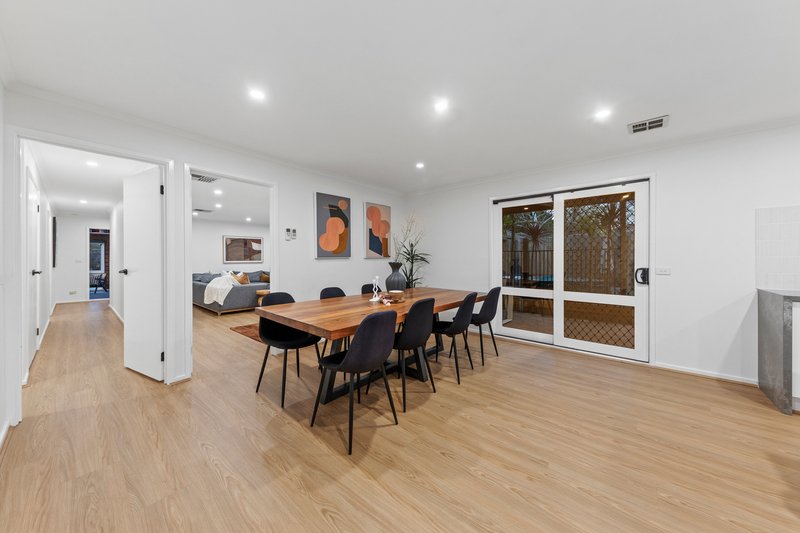 Photo - 33 Collins Crescent, Berwick VIC 3806 - Image 9