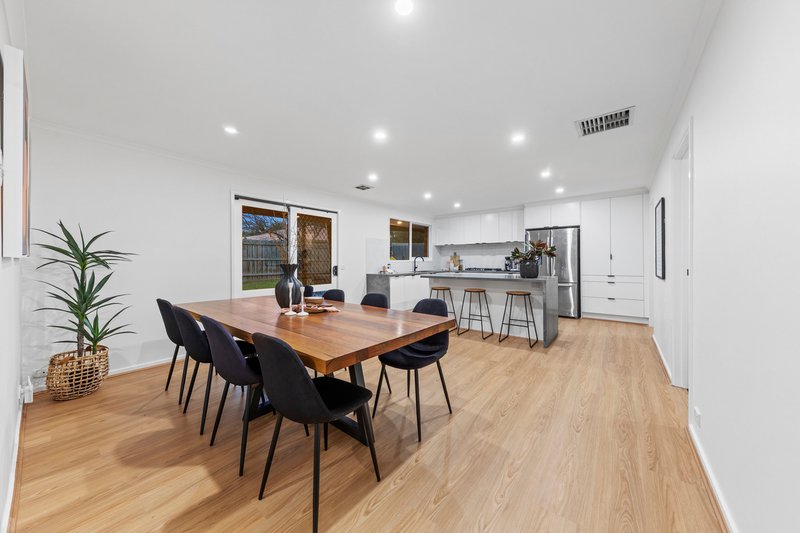 Photo - 33 Collins Crescent, Berwick VIC 3806 - Image 10