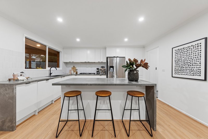 Photo - 33 Collins Crescent, Berwick VIC 3806 - Image 11