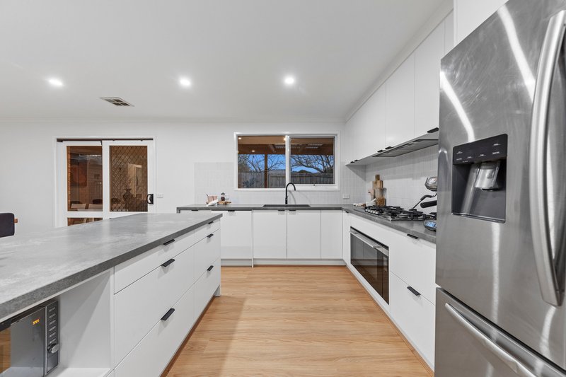 Photo - 33 Collins Crescent, Berwick VIC 3806 - Image 13