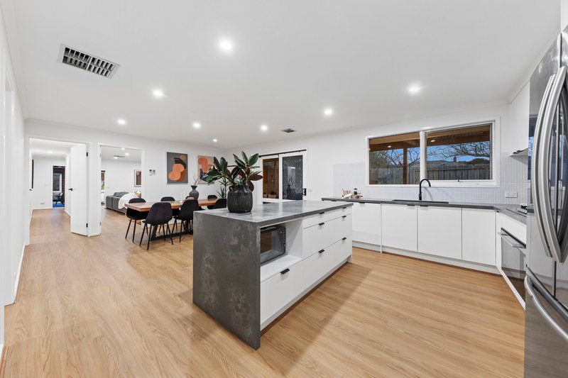 Photo - 33 Collins Crescent, Berwick VIC 3806 - Image 14