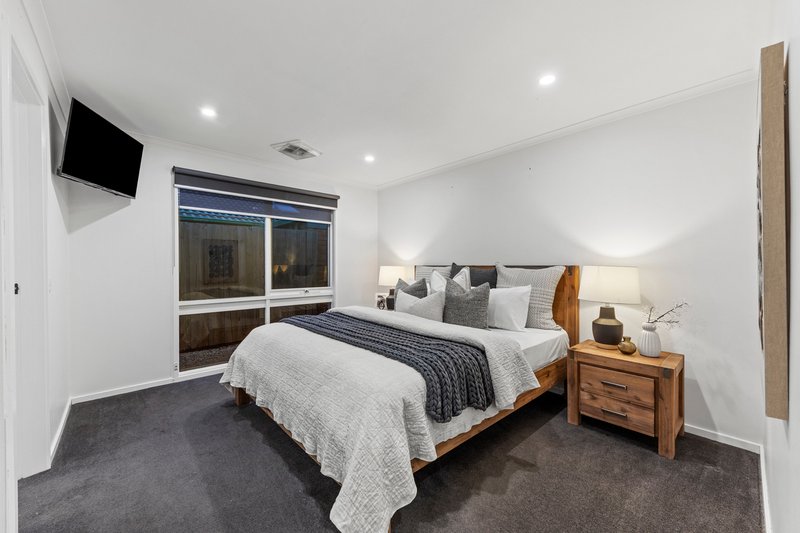 Photo - 33 Collins Crescent, Berwick VIC 3806 - Image 15