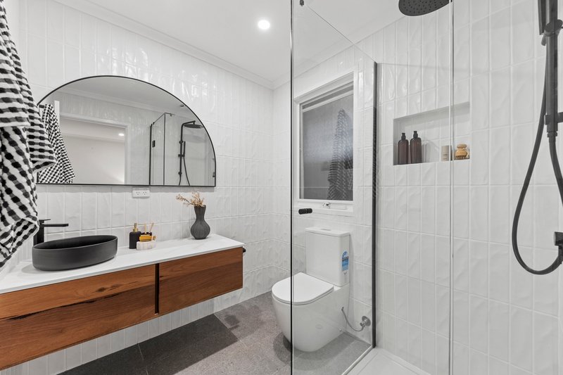 Photo - 33 Collins Crescent, Berwick VIC 3806 - Image 16