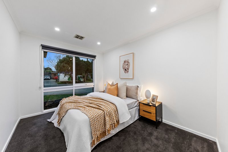 Photo - 33 Collins Crescent, Berwick VIC 3806 - Image 18
