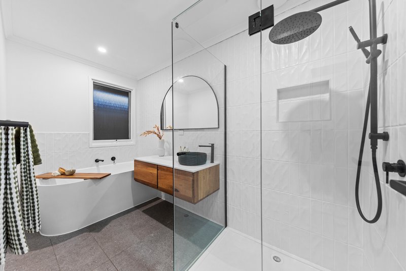 Photo - 33 Collins Crescent, Berwick VIC 3806 - Image 20