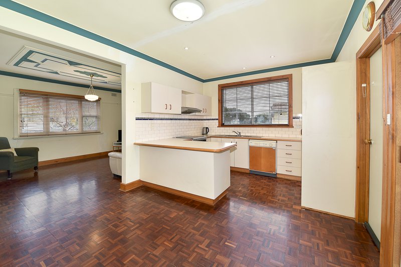 Photo - 33 Coonans Road, Pascoe Vale South VIC 3044 - Image 5