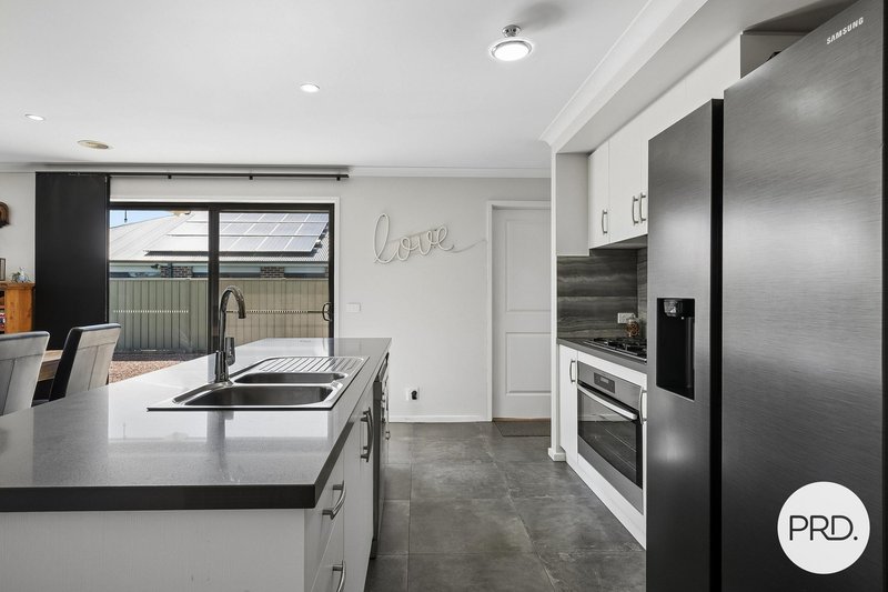 Photo - 33 Cormorant Boulevard, Kialla VIC 3631 - Image 2