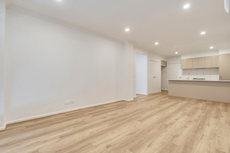 Photo - 33 Coronation Walk, Kalkallo VIC 3064 - Image 6