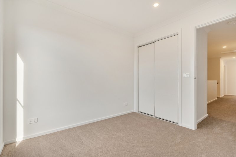Photo - 33 Coronation Walk, Kalkallo VIC 3064 - Image 15