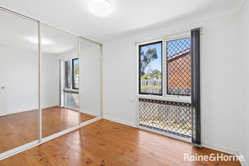 Photo - 33 Cottonwood Cresent , Macquarie Fields NSW 2564 - Image 5