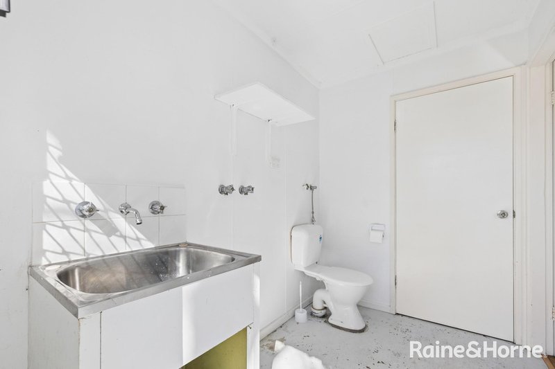 Photo - 33 Cottonwood Cresent , Macquarie Fields NSW 2564 - Image 9