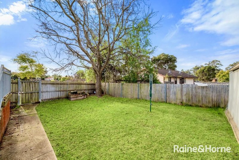 Photo - 33 Cottonwood , Macquarie Fields NSW 2564 - Image 8