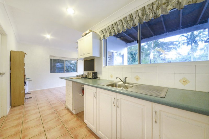 Photo - 33 Country Road, Cannonvale QLD 4802 - Image 10