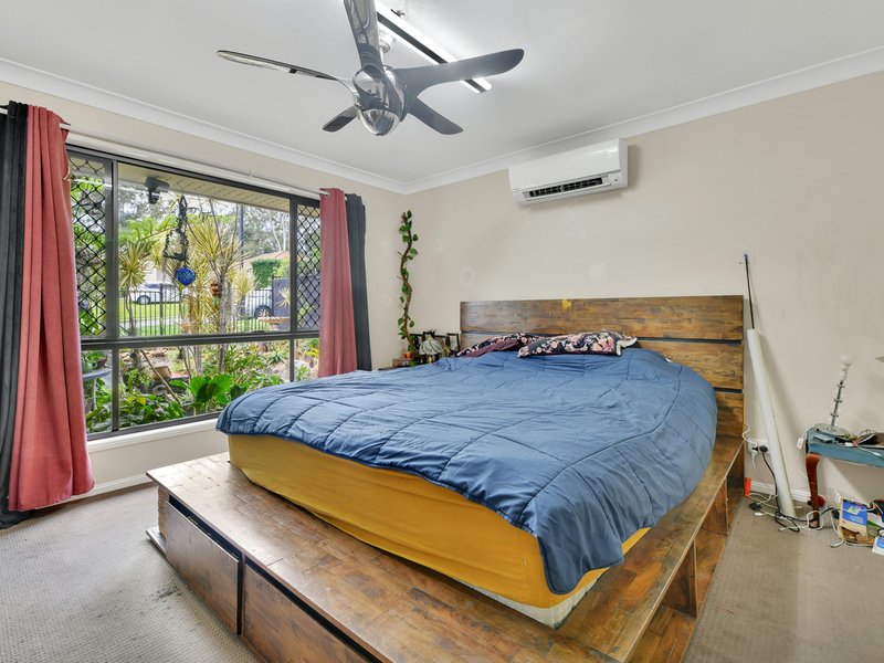 Photo - 33 Creekside Crescent, Flagstone QLD 4280 - Image 3