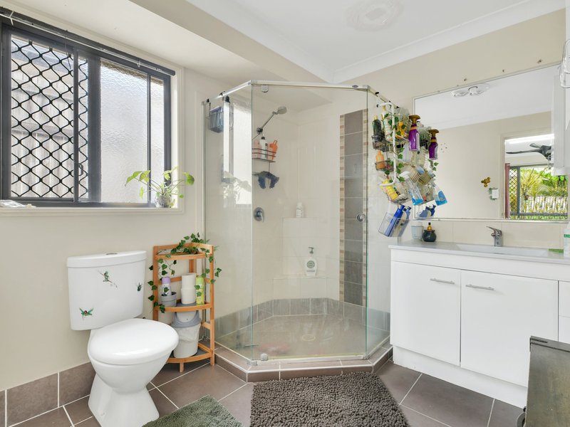 Photo - 33 Creekside Crescent, Flagstone QLD 4280 - Image 5