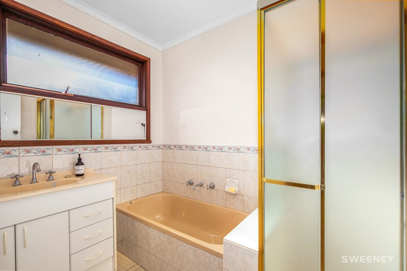 Photo - 33 Crellin Avenue South, Altona Meadows VIC 3028 - Image 11