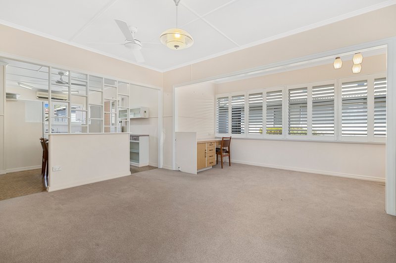 Photo - 33 Cribb Avenue, Mitchelton QLD 4053 - Image 4