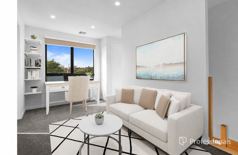 Photo - 33 Crocus Crescent, Glen Waverley VIC 3150 - Image 2