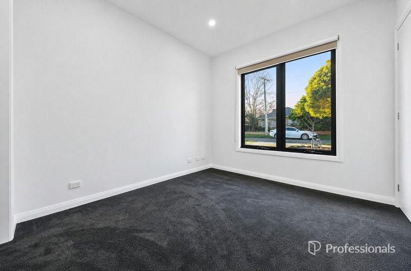 Photo - 33 Crocus Crescent, Glen Waverley VIC 3150 - Image 5