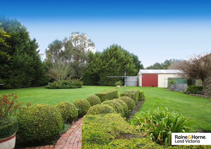 Photo - 33 Crook Court, Ballan VIC 3342 - Image 4