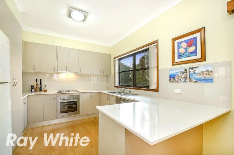 Photo - 33 Cumberland Avenue, Castle Hill NSW 2154 - Image 3