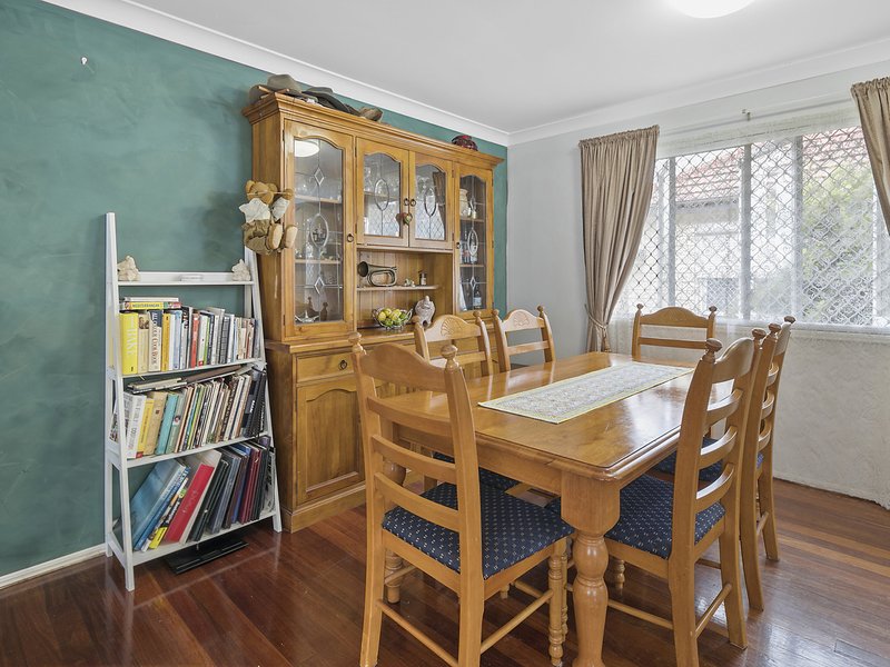 Photo - 33 Curve Avenue, Wynnum QLD 4178 - Image 2