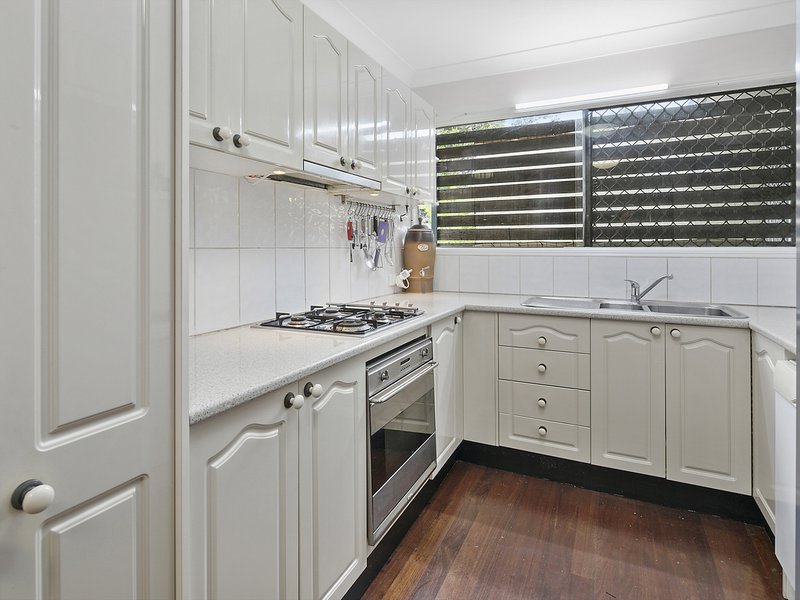 Photo - 33 Curve Avenue, Wynnum QLD 4178 - Image 3