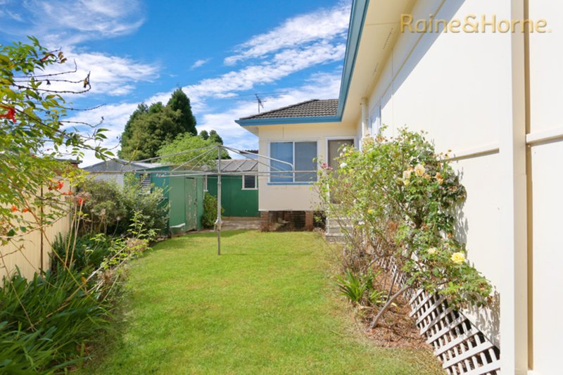 Photo - 33 Cutler Avenue, St Marys NSW 2760 - Image 2