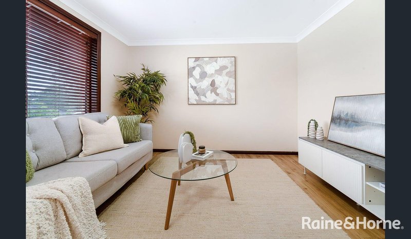 Photo - 33 Cyclamen Place, Macquarie Fields NSW 2564 - Image 3