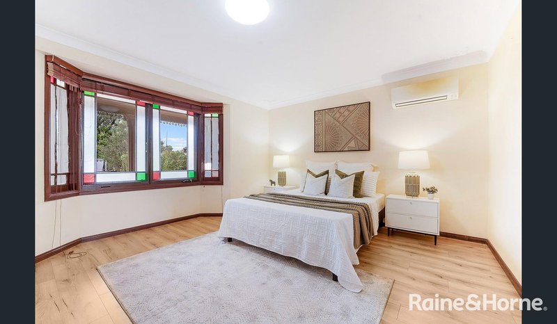 Photo - 33 Cyclamen Place, Macquarie Fields NSW 2564 - Image 4