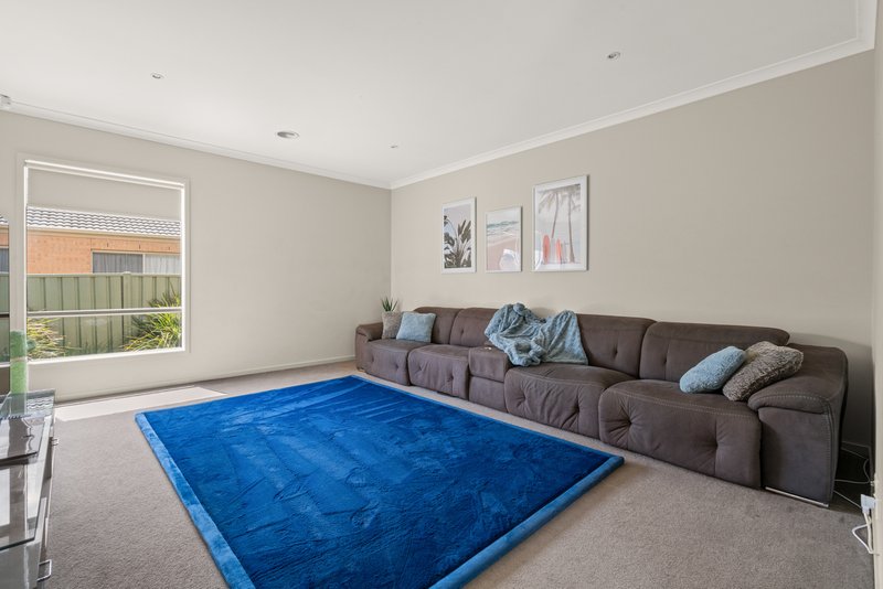 Photo - 33 Dahlia Drive, Caroline Springs VIC 3023 - Image 8