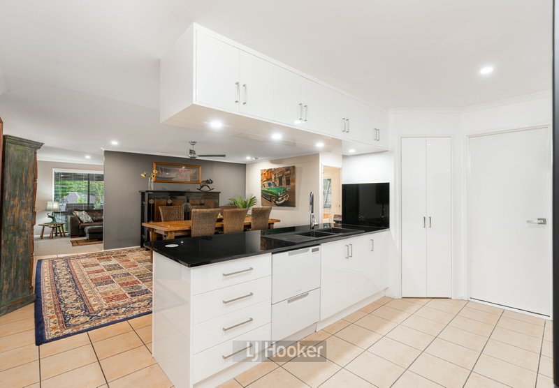 Photo - 33 Danbulla Crescent, Forest Lake QLD 4078 - Image 15