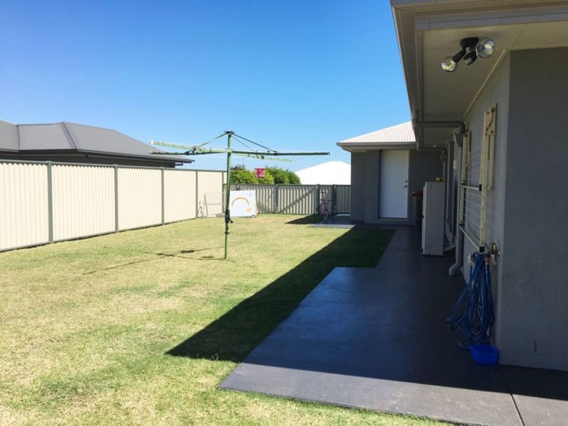 Photo - 33 Darryl Crescent, Kingaroy QLD 4610 - Image 22