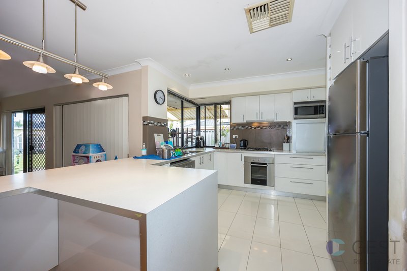 Photo - 33 Dartford Crescent, Marangaroo WA 6064 - Image 4