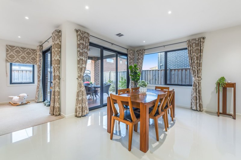 Photo - 33 Daylily Drive, Keysborough VIC 3173 - Image 8