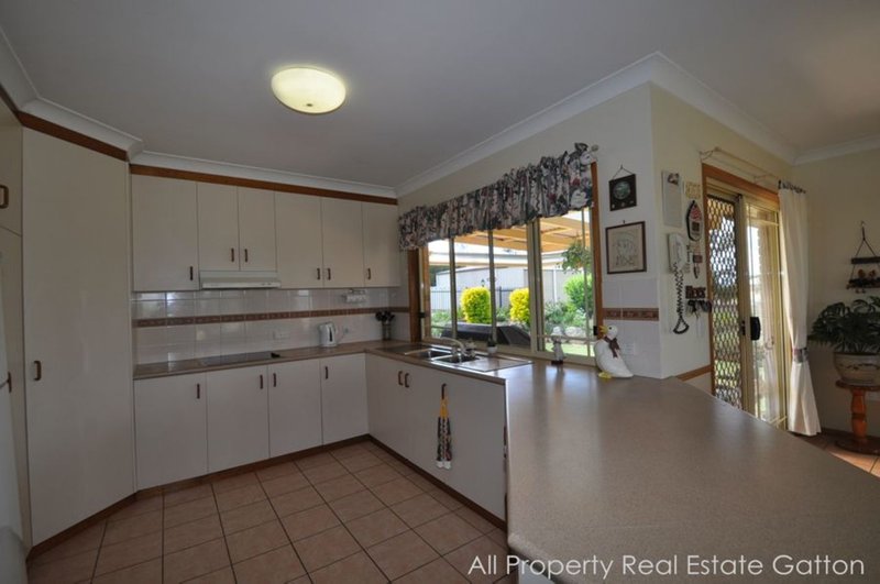 Photo - 33 Deroydon Court, Adare QLD 4343 - Image 4