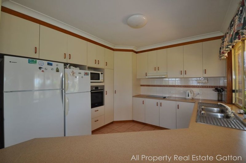 Photo - 33 Deroydon Court, Adare QLD 4343 - Image 5