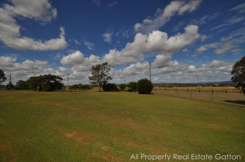 Photo - 33 Deroydon Court, Adare QLD 4343 - Image 17