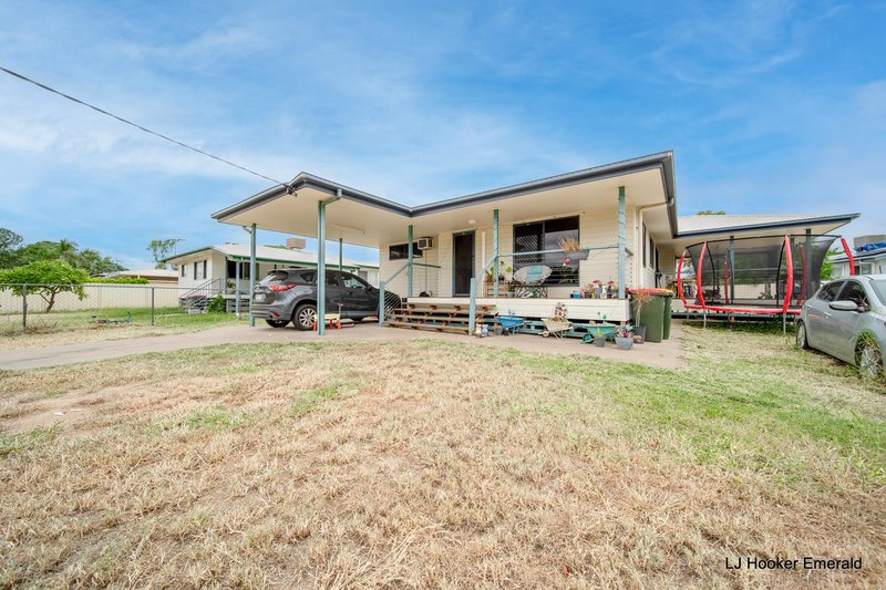 Photo - 33 Diamond Avenue, Emerald QLD 4720 - Image 2