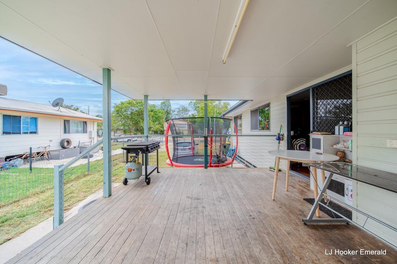 Photo - 33 Diamond Avenue, Emerald QLD 4720 - Image 3