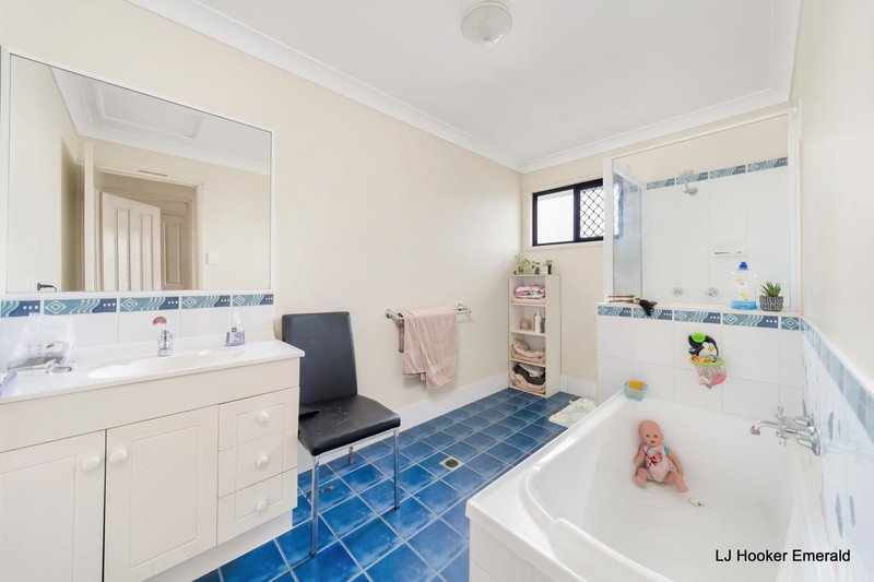 Photo - 33 Diamond Avenue, Emerald QLD 4720 - Image 12